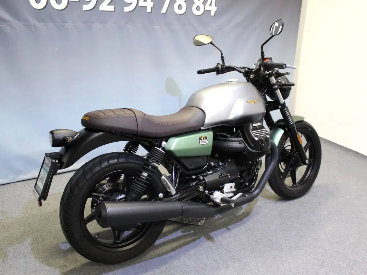 Moto Guzzi V7 Stone Centenario (2021 - 22) (4)