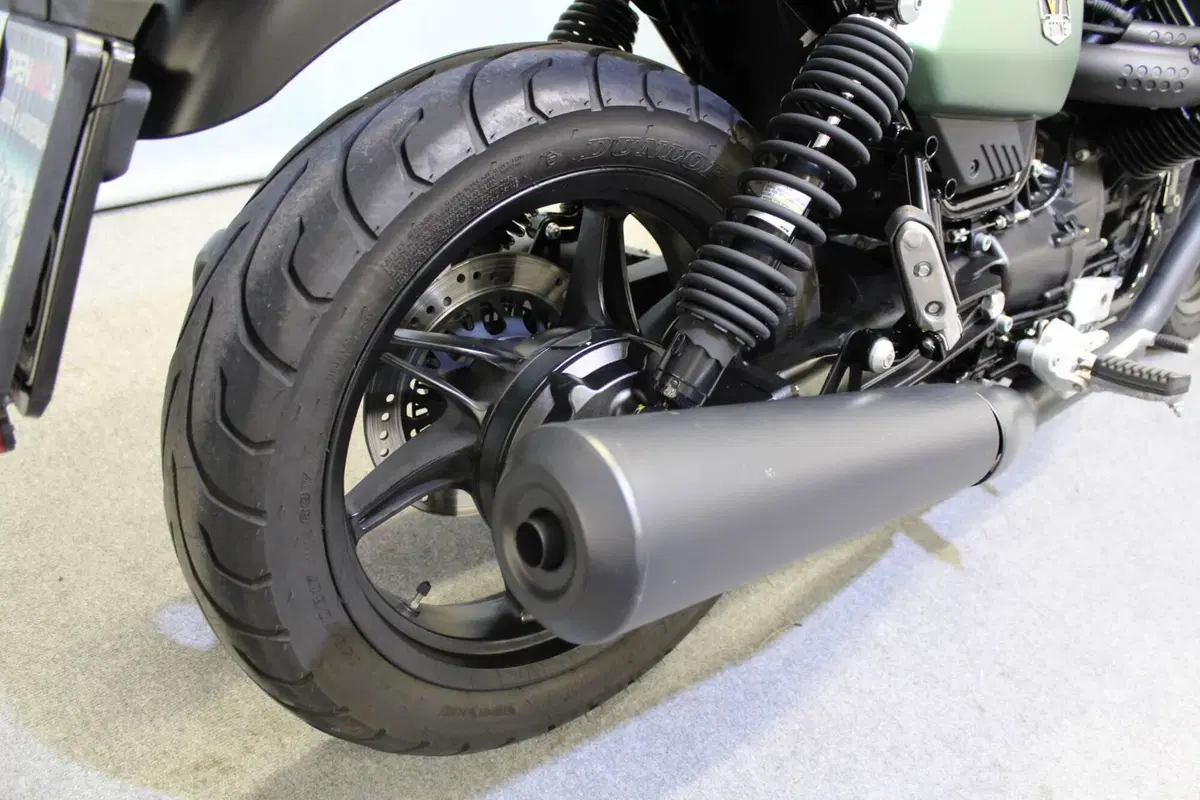 Moto Guzzi V7 Stone Centenario (2021 - 22) (6)