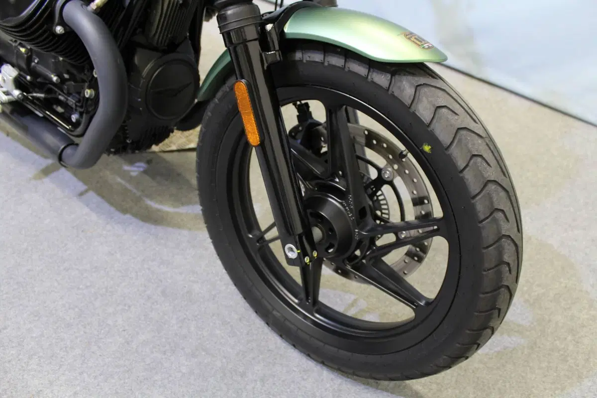 Moto Guzzi V7 Stone Centenario (2021 - 22) (7)