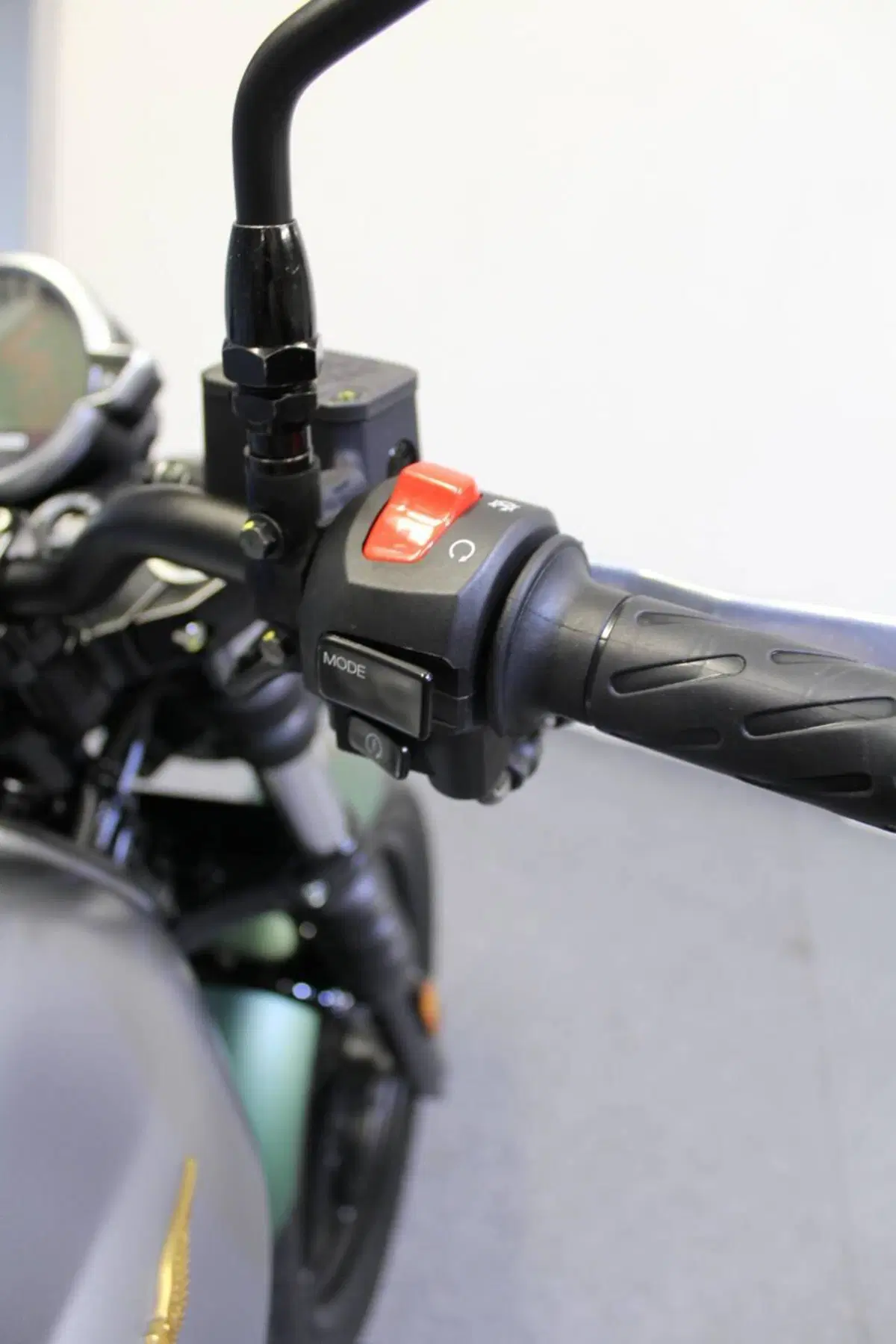Moto Guzzi V7 Stone Centenario (2021 - 22) (11)