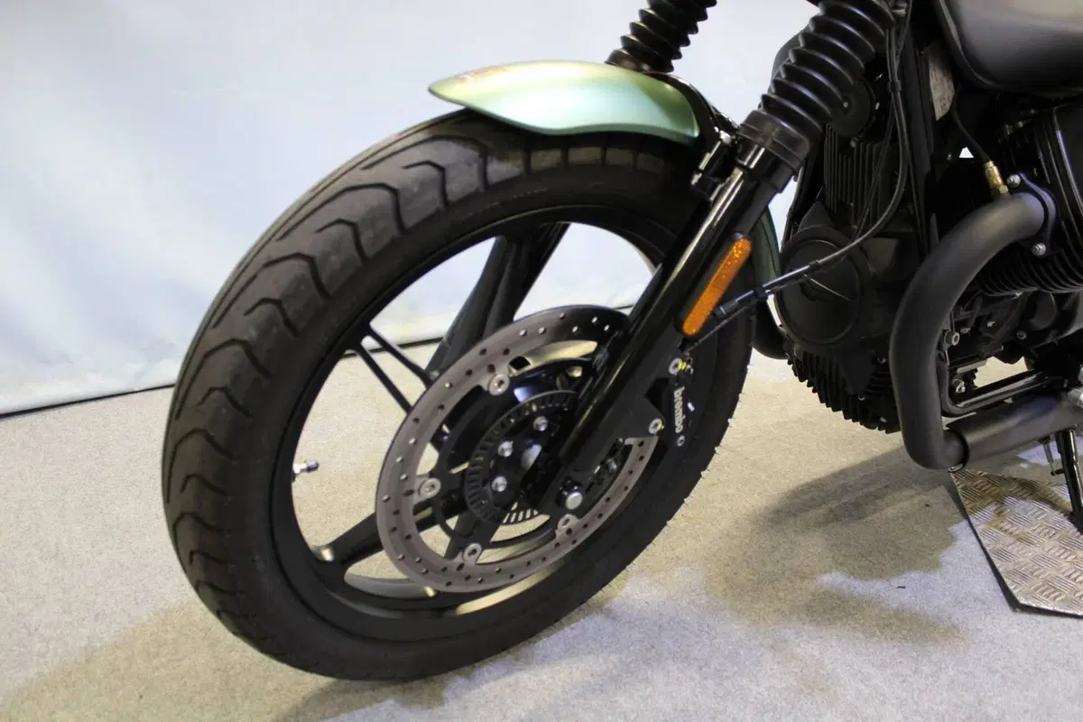 Moto Guzzi V7 Stone Centenario (2021 - 22) (14)
