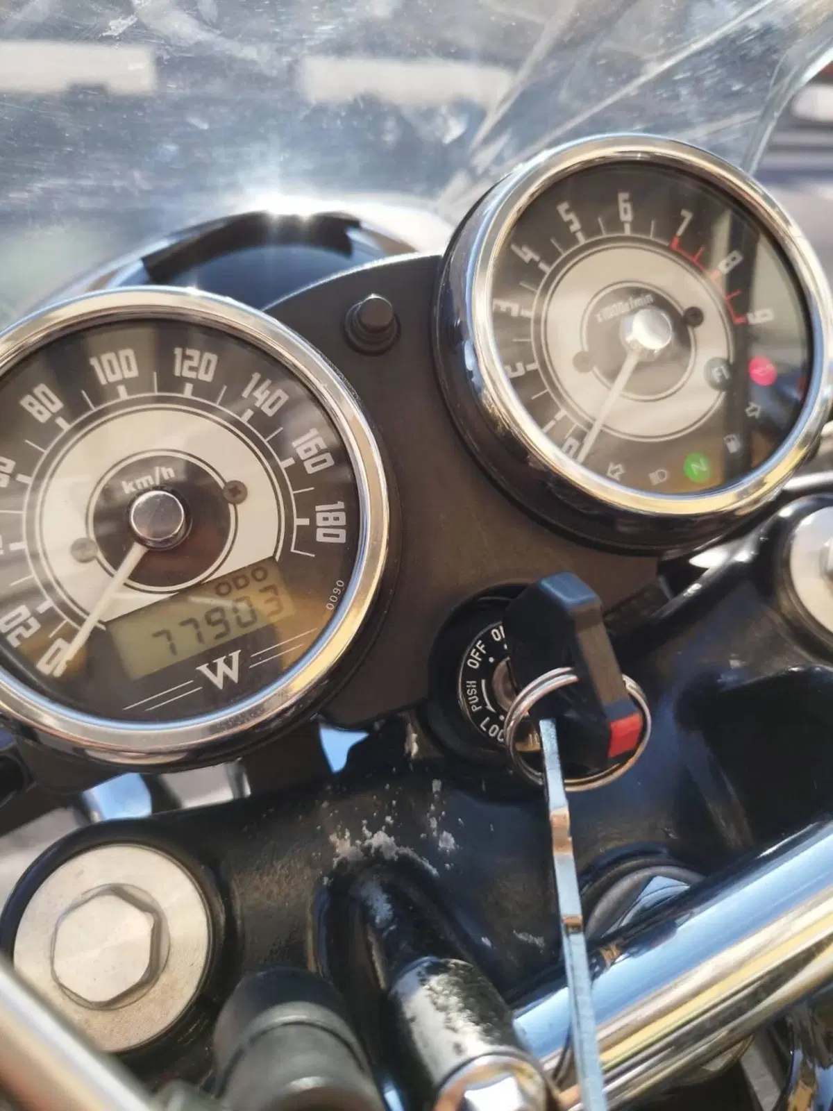 Kawasaki W 800 (2010 - 17) (2)