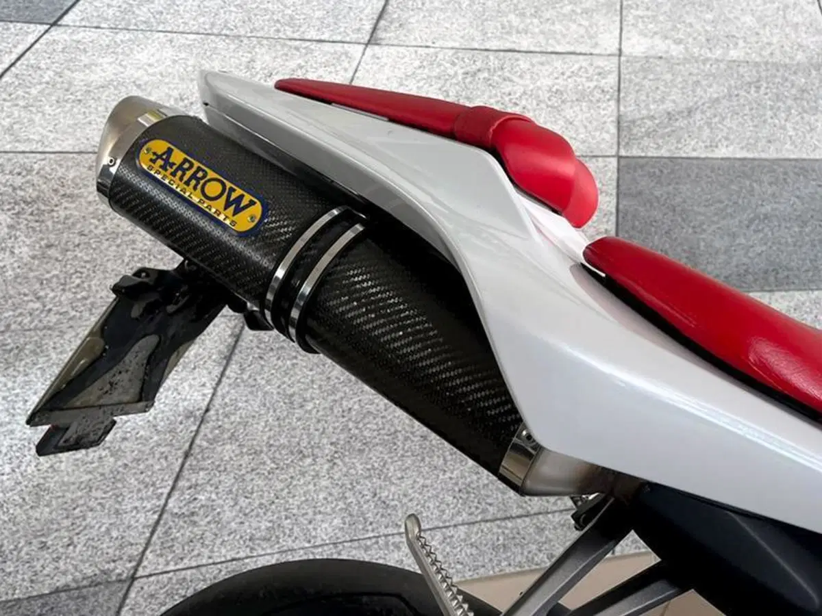 Yamaha YZF R1 (2007 - 08) (6)