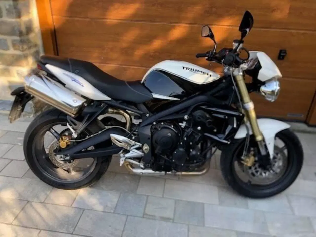 Triumph Street Triple (2007 - 12)