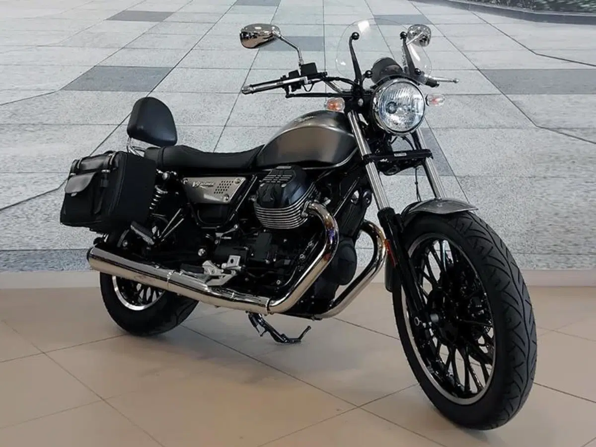 Moto Guzzi V9 Roamer (2021 - 24)