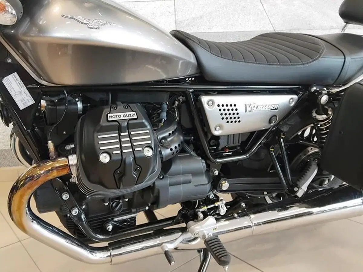 Moto Guzzi V9 Roamer (2021 - 24) (3)