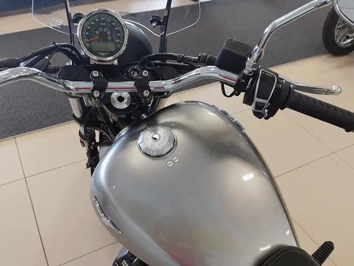 Moto Guzzi V9 Roamer (2021 - 24) (6)