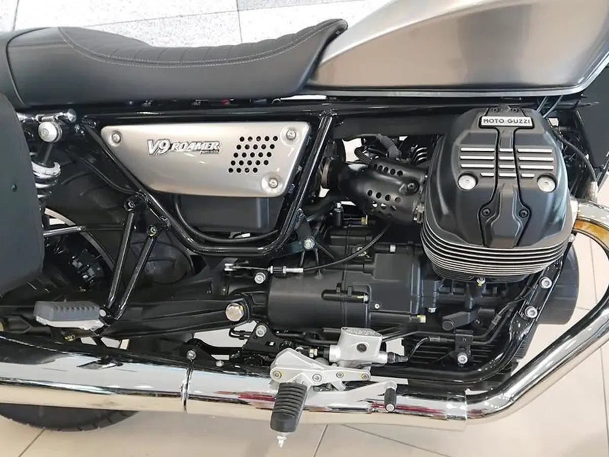 Moto Guzzi V9 Roamer (2021 - 24) (8)