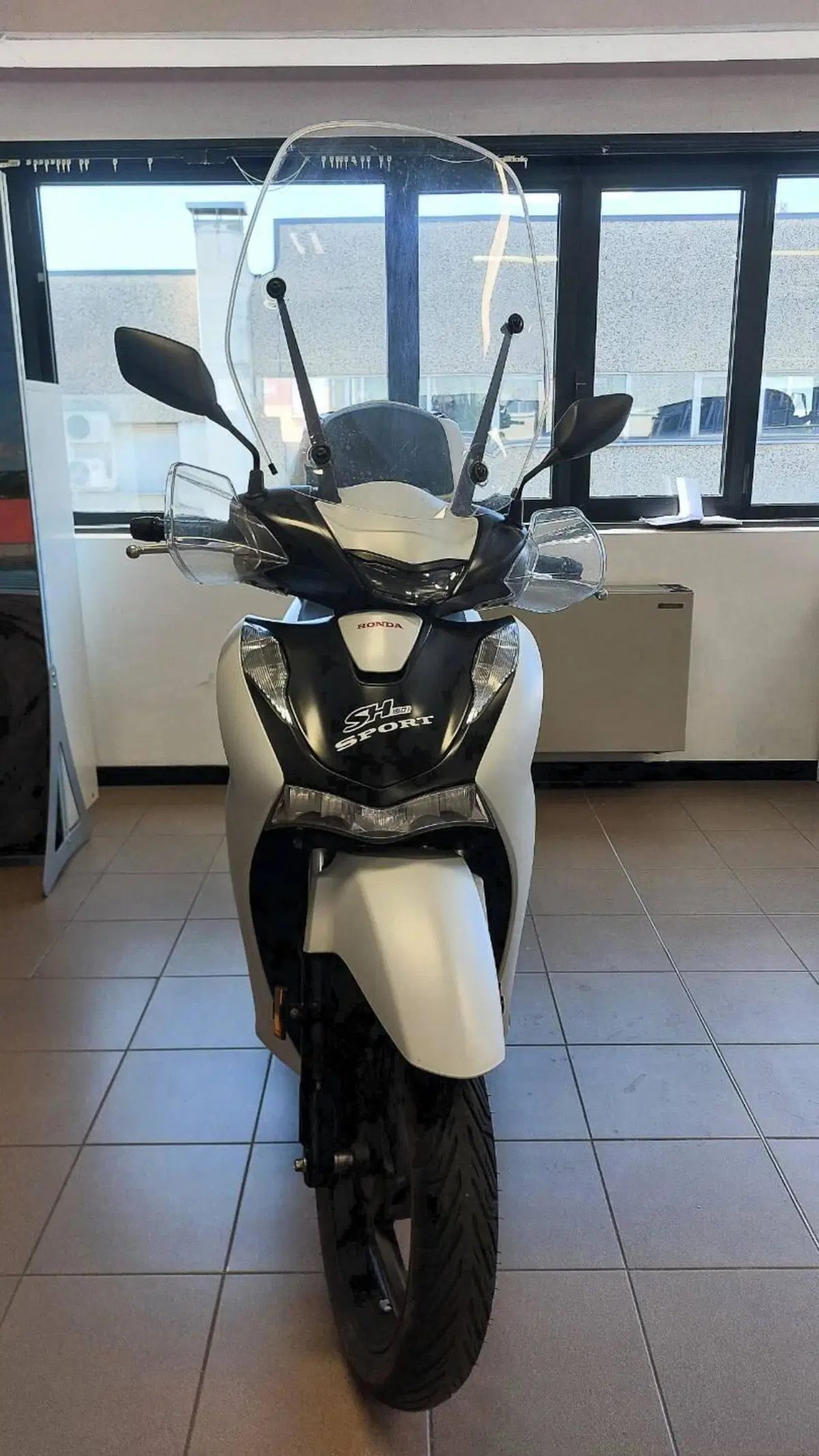 Honda SH 150i Sport (2024 - 25) (4)