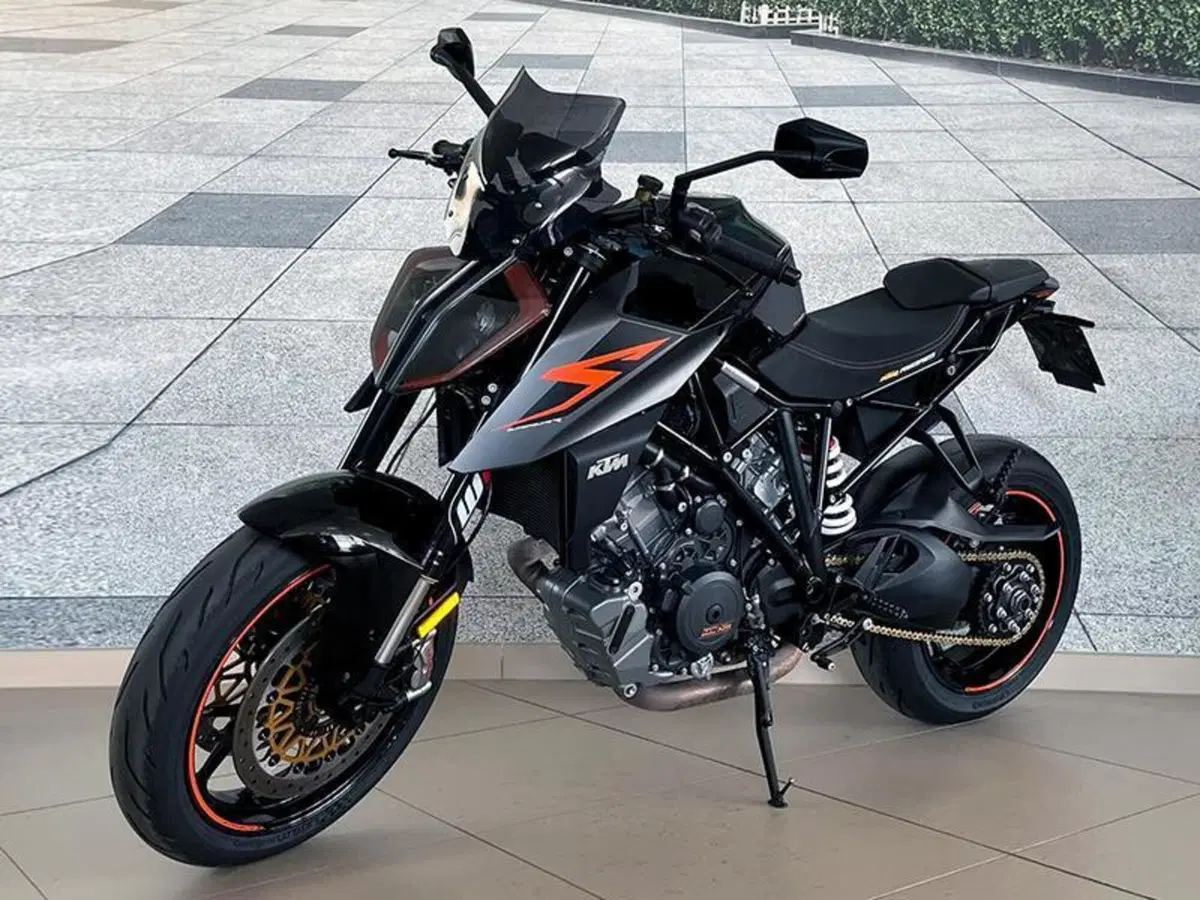 KTM 1290 Super Duke R (2019) (2)