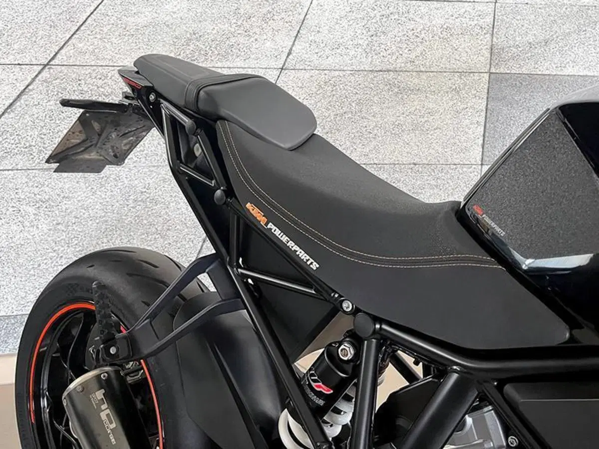KTM 1290 Super Duke R (2019) (5)