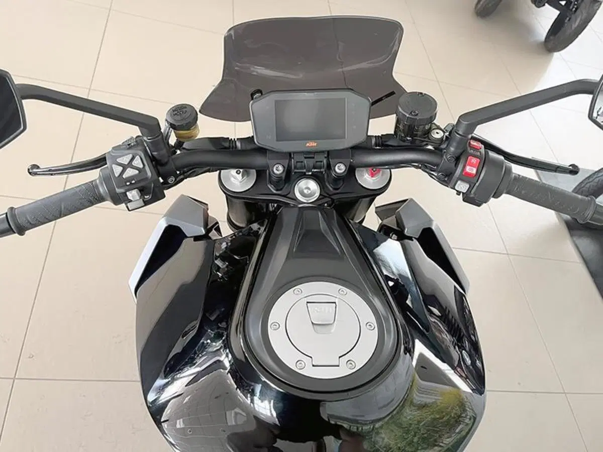 KTM 1290 Super Duke R (2019) (6)