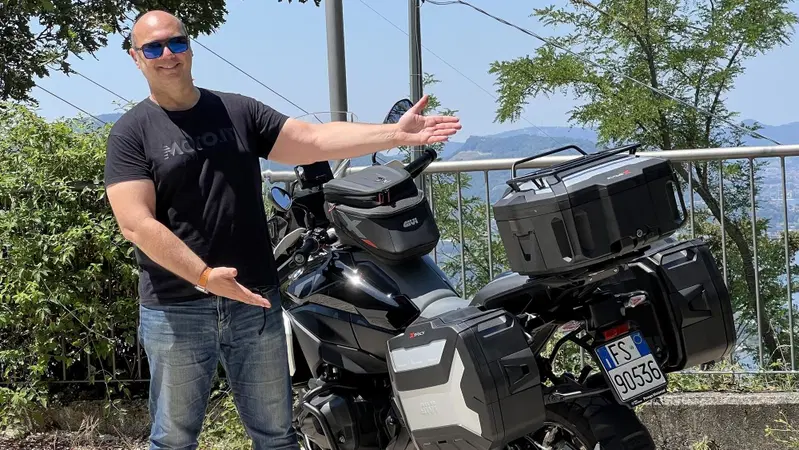 Recensito GIVI XSpace: la valigia espandibile pensata per l'uso urban e touring [VIDEO]