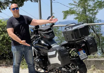 Recensito GIVI XSpace: la valigia espandibile pensata per l'uso urban e touring [VIDEO]