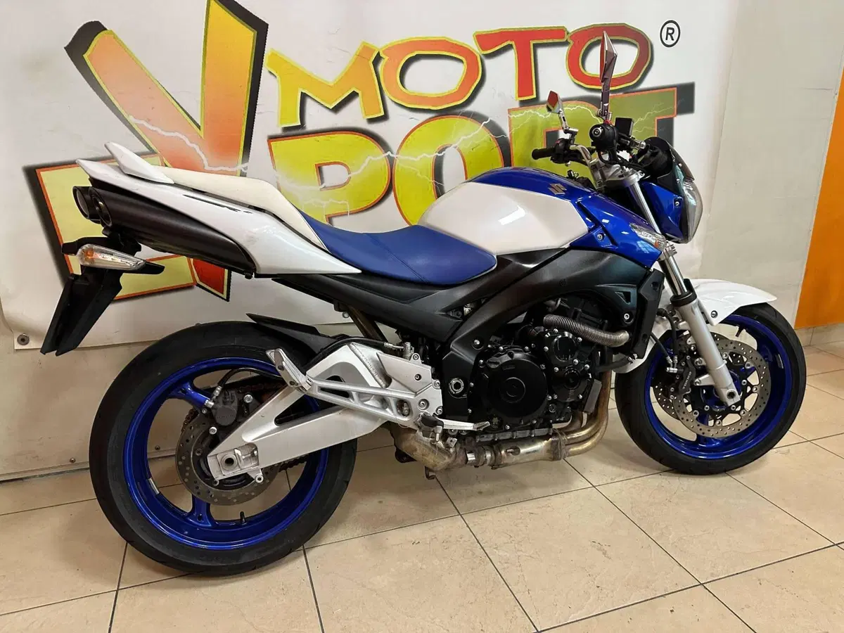 Suzuki GSR 600 (2006 - 11) (3)
