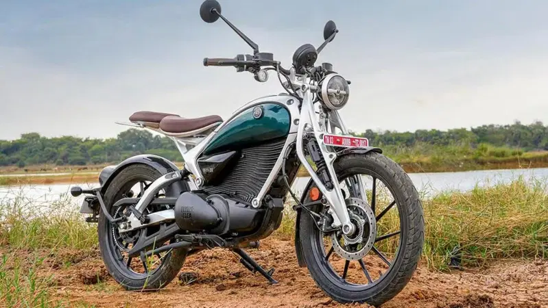 Royal Enfield spinge sull'elettrico, ma il cuore resta (ancora) termico