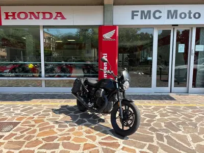 Moto Guzzi V7 Stone (2021 - 24) usata
