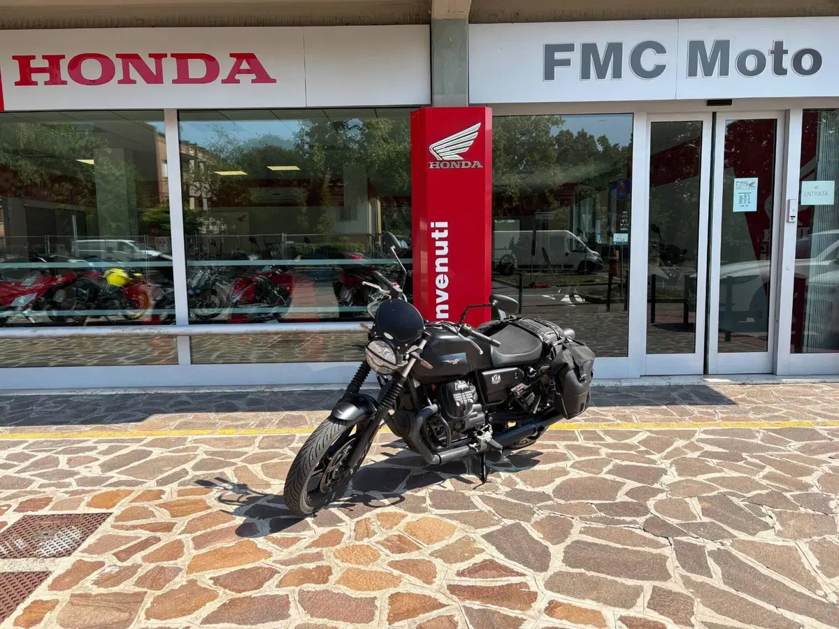 Moto Guzzi V7 Stone (2021 - 24) (5)