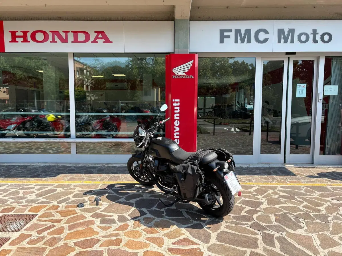 Moto Guzzi V7 Stone (2021 - 24) (6)
