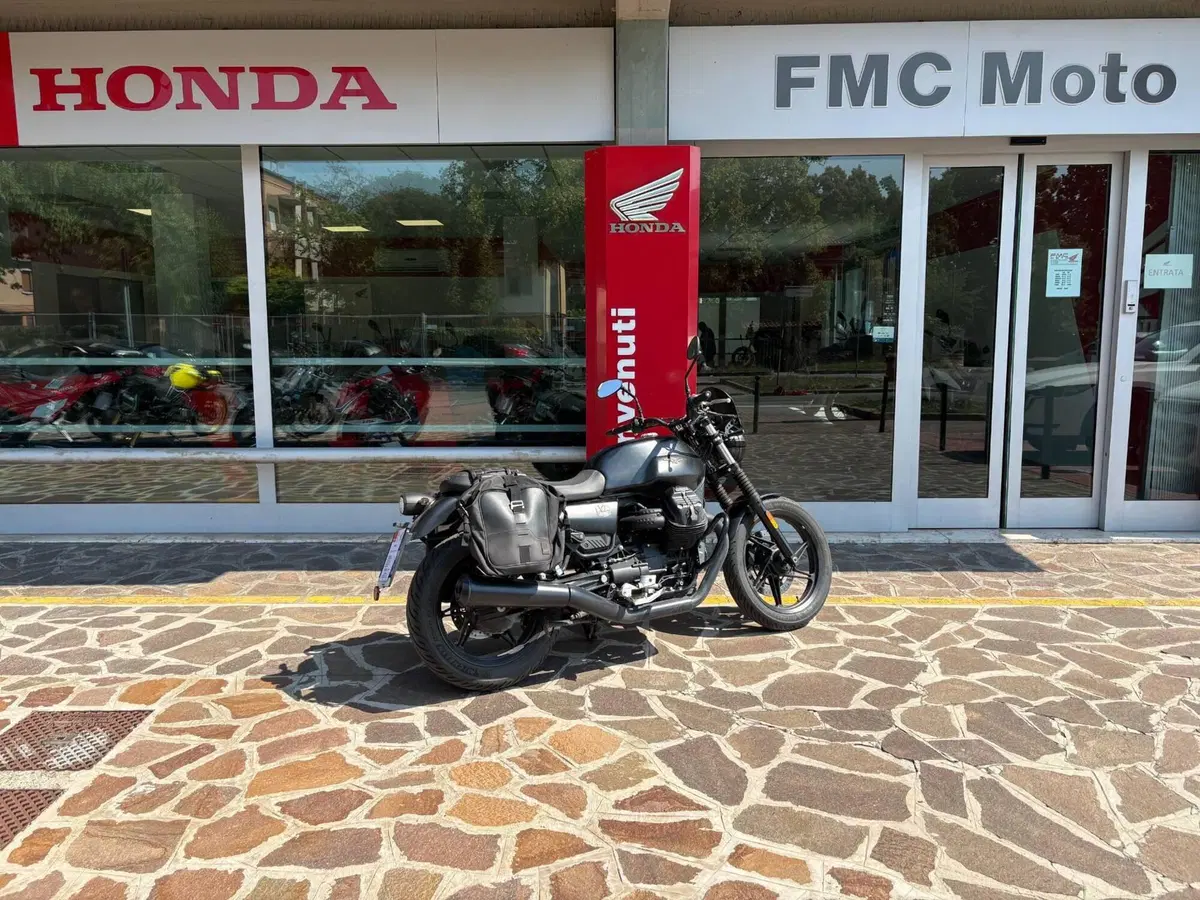 Moto Guzzi V7 Stone (2021 - 24) (7)