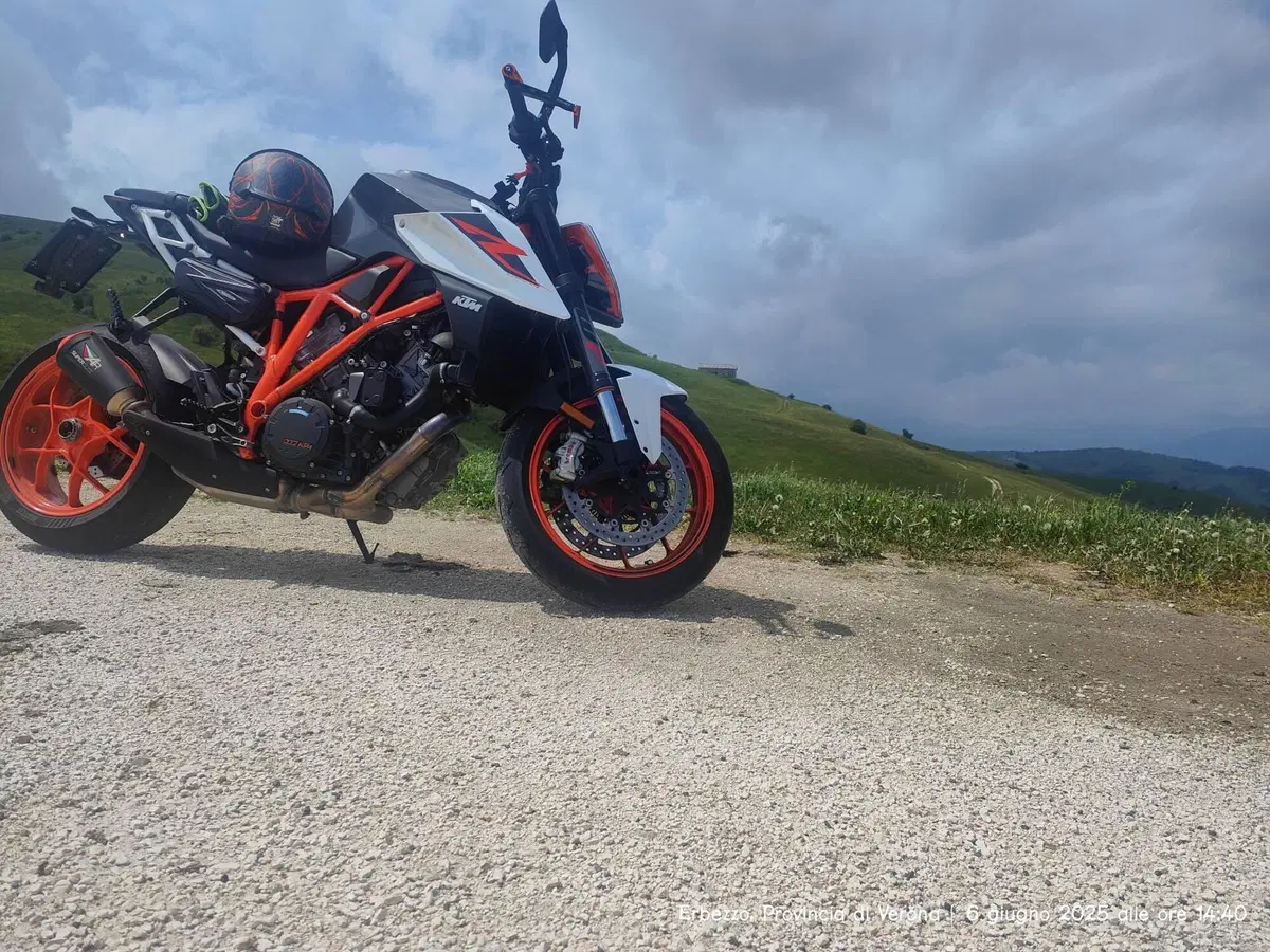 KTM 1290 Super Duke R (2019) (3)