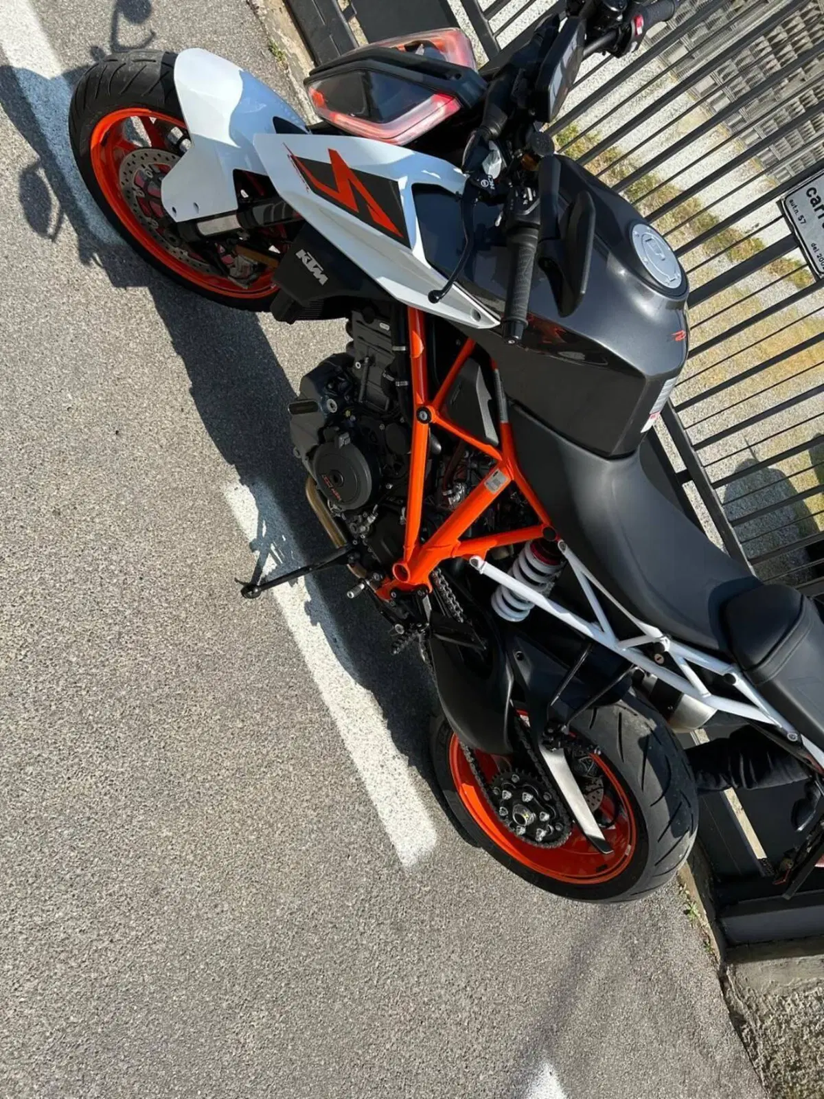 KTM 1290 Super Duke R (2019) (12)