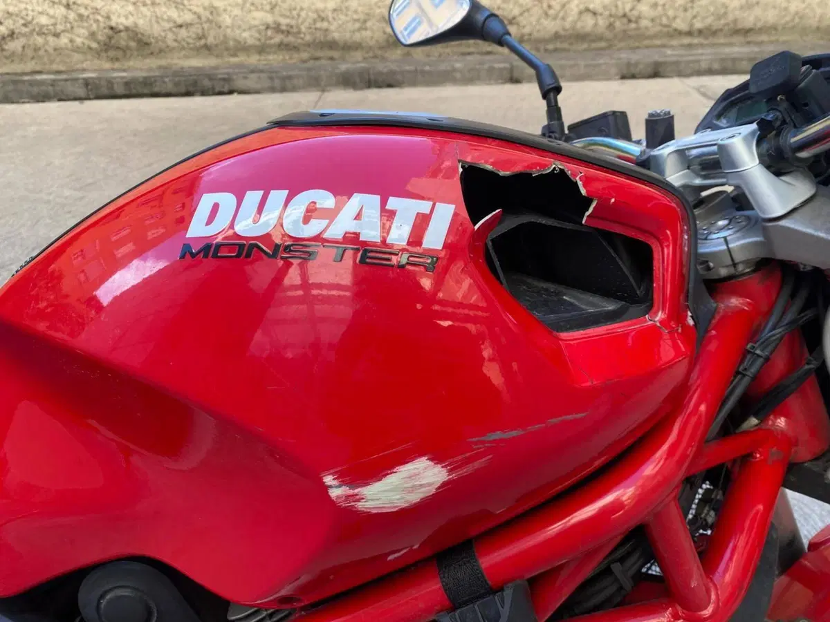 Ducati Monster 696 (2008 - 13) (11)