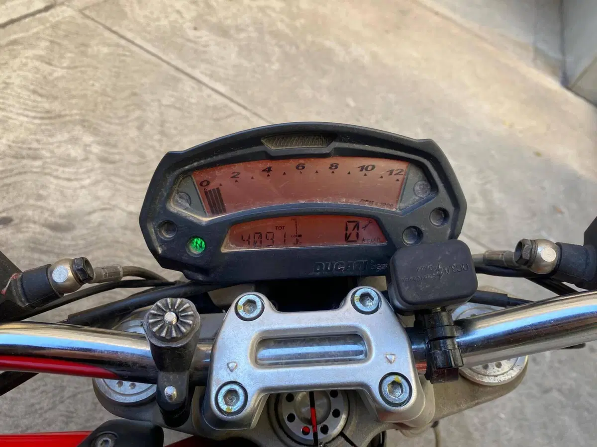 Ducati Monster 696 (2008 - 13) (13)