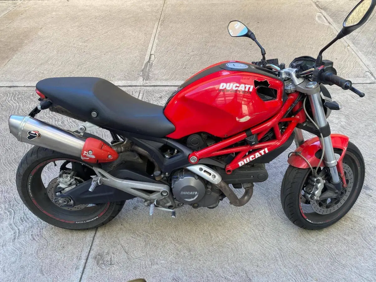 Ducati Monster 696 (2008 - 13) (4)