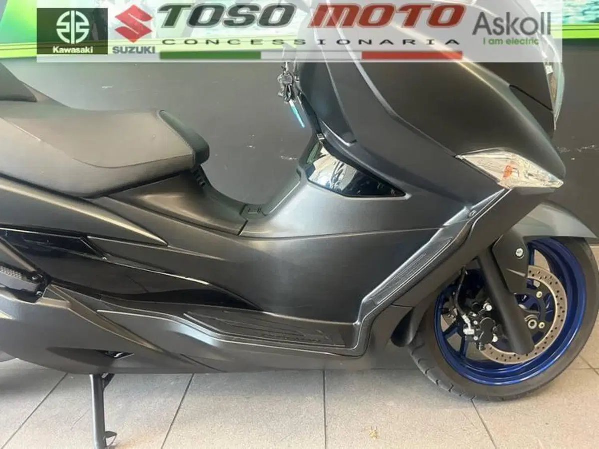 Suzuki Burgman 400 (2022 - 24) (4)