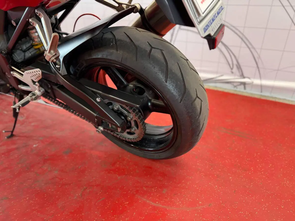 Yamaha YZF R1 (2002 - 03) (15)