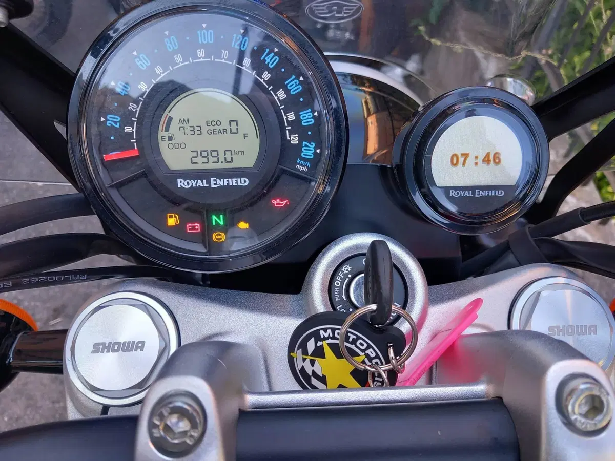 Royal Enfield Super Meteor 650 (2023 - 26) (4)