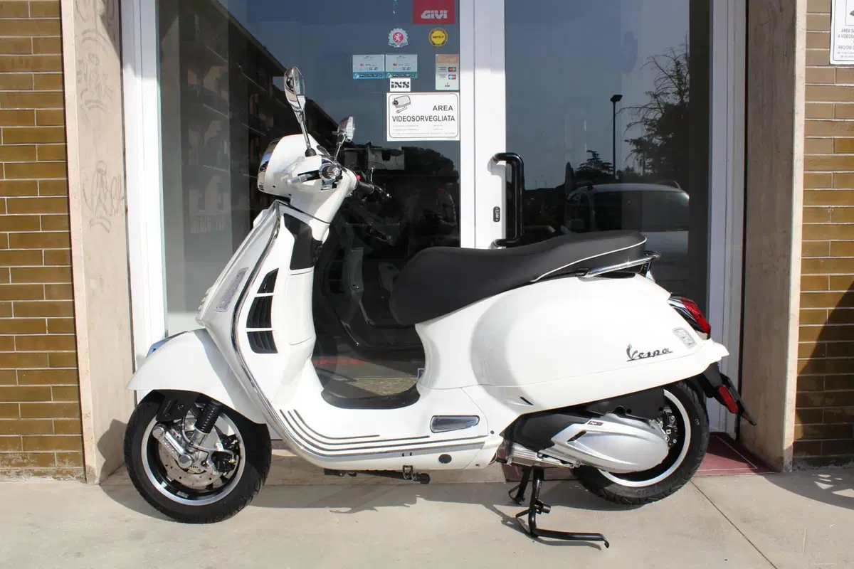 Vespa GTS 310 Super (2025 - 26) (2)