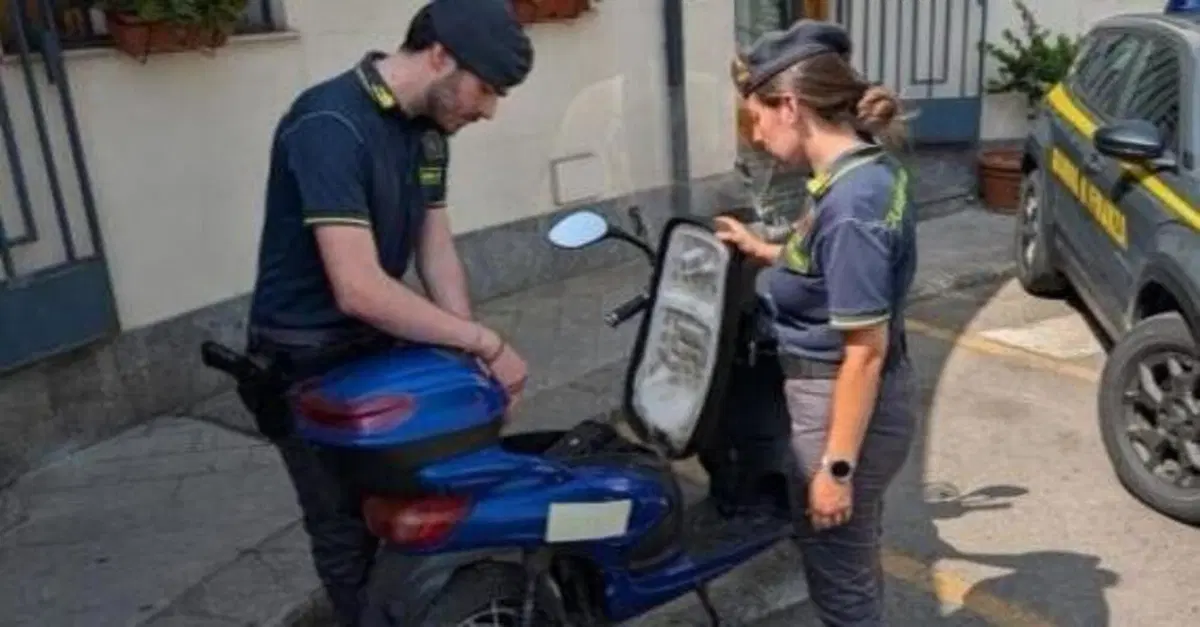 Maxi sequestro della GDF: oltre 6.000 motorini venduti come biciclette per eludere la targa