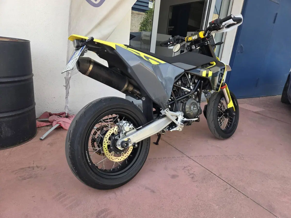 Husqvarna 701 Supermoto (2023 - 25) (2)