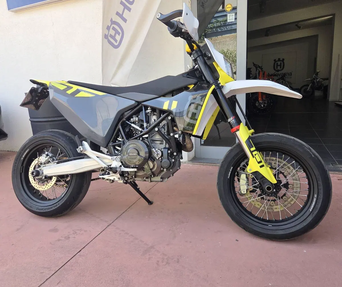 Husqvarna 701 Supermoto (2023 - 25) (3)