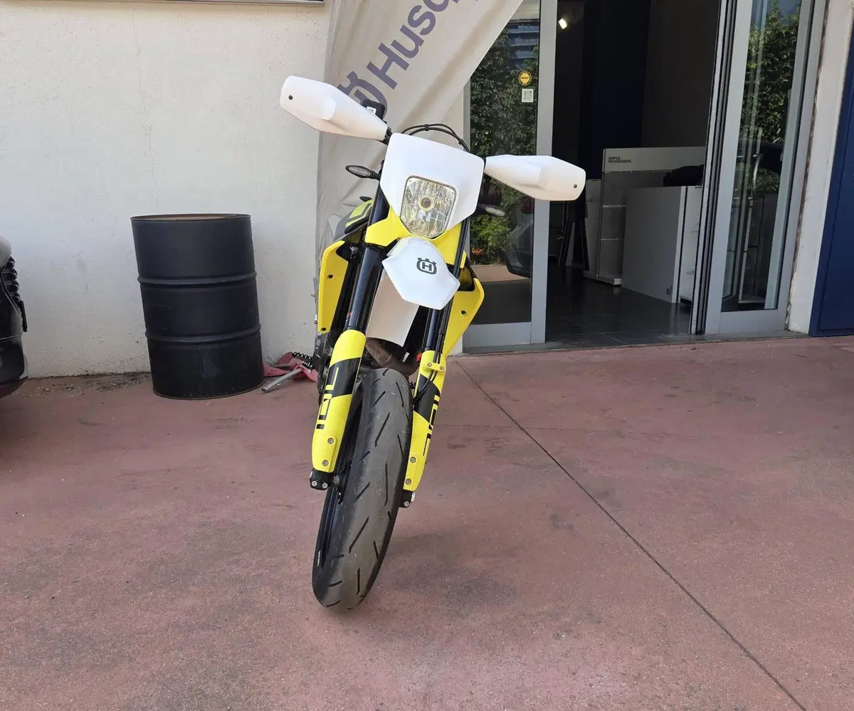 Husqvarna 701 Supermoto (2023 - 25) (4)