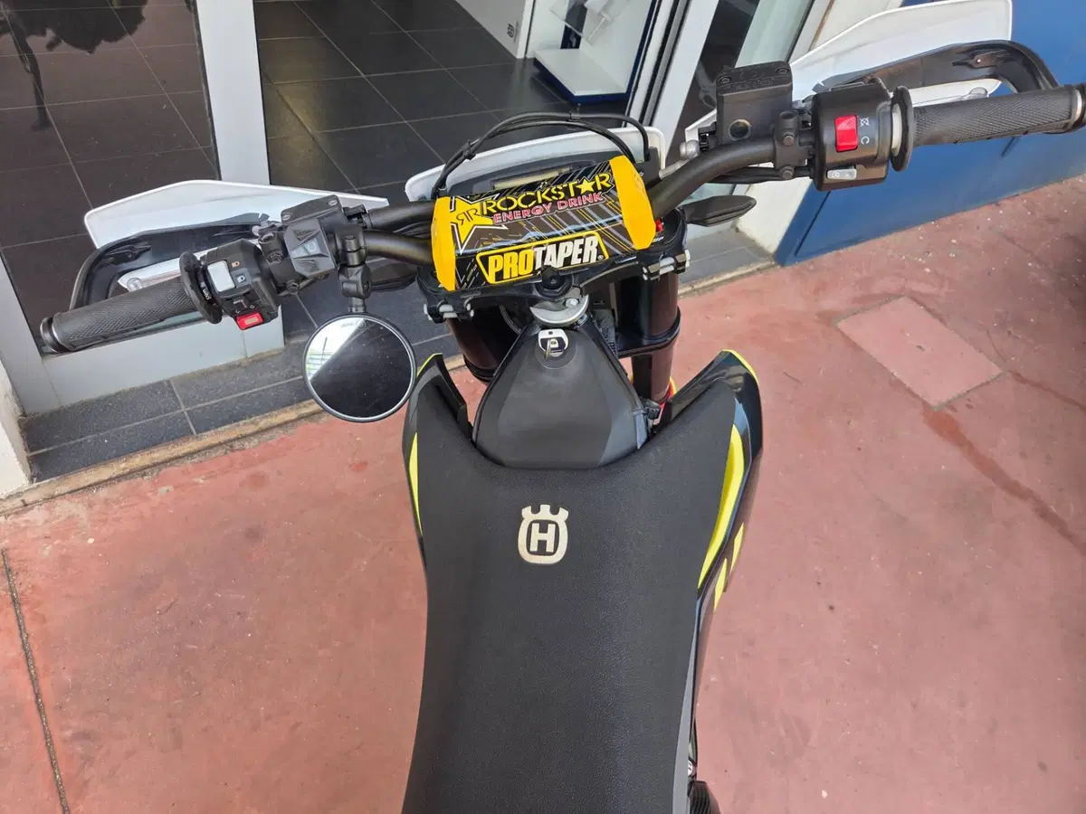 Husqvarna 701 Supermoto (2023 - 25) (9)