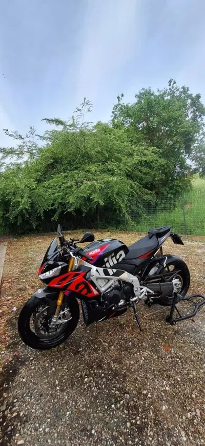 Aprilia Tuono V4 Factory (2021 - 24) usata