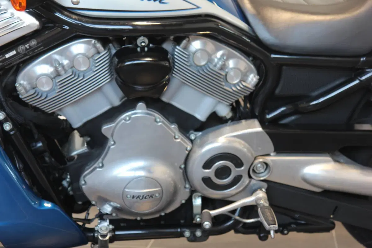 Harley-Davidson 1130 Street Rod (2006 - 07) - VRSCR (13)