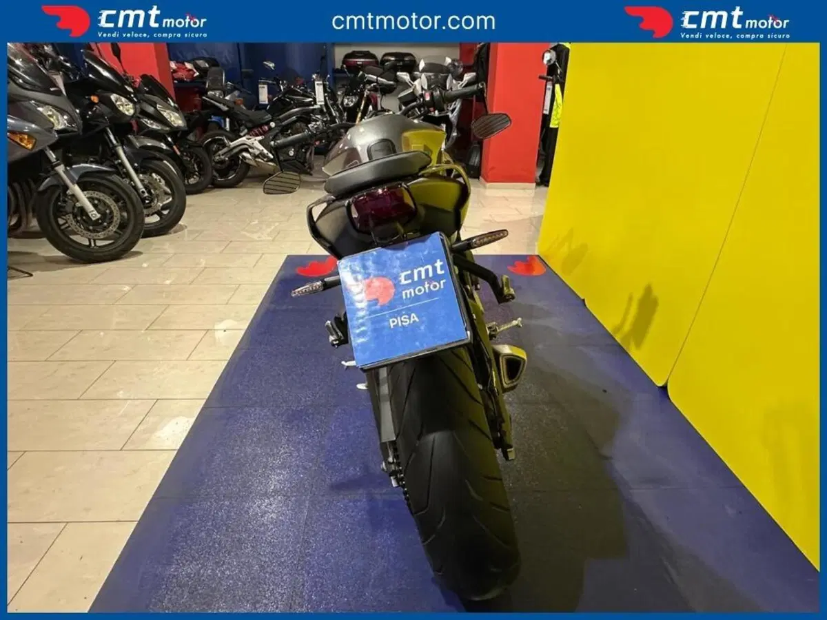 Triumph Street Triple R (2020 - 22) (7)