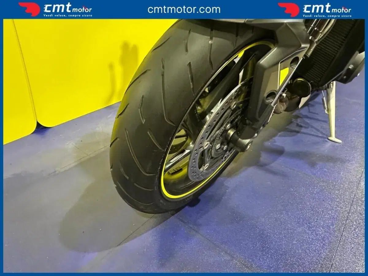 Triumph Street Triple R (2020 - 22) (13)
