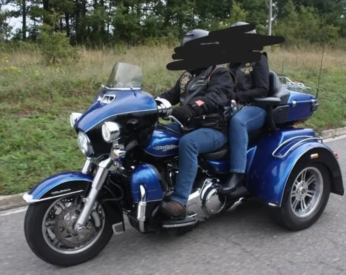 Harley-Davidson 107 Tri Glide Ultra Classic (2014 - 15) - FLHTCUTG (2)