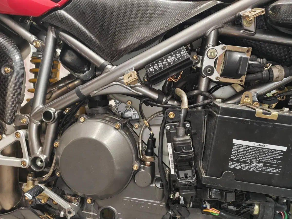 Ducati 996 R (2001) (11)