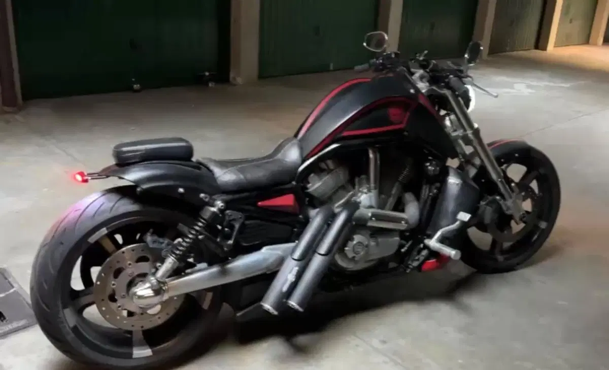 Harley-Davidson 1250 V-Rod Muscle (2009 - 17) - VRSCF (6)