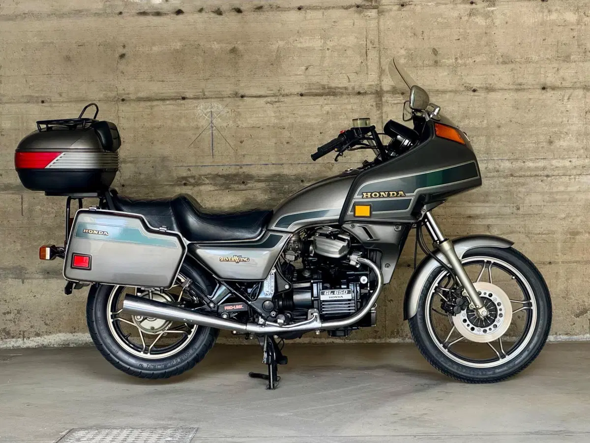 Honda GL 650 SilverWing (2)