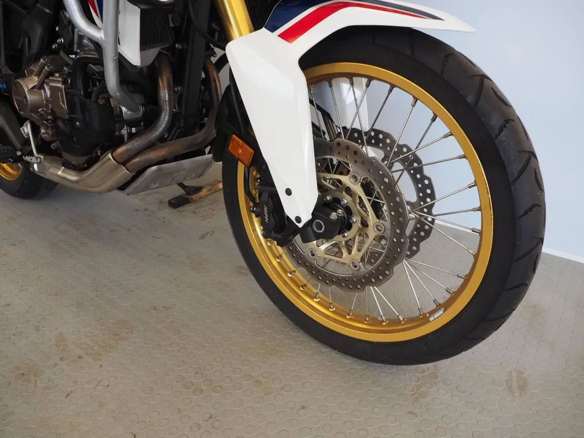 Honda Africa Twin CRF 1000L DCT ABS (2016 - 17) (6)