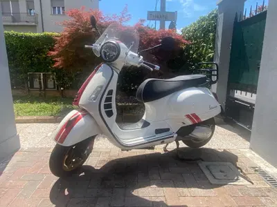 Vespa GTS 300 Super Racing Sixties Hpe (2021 - 22) usata