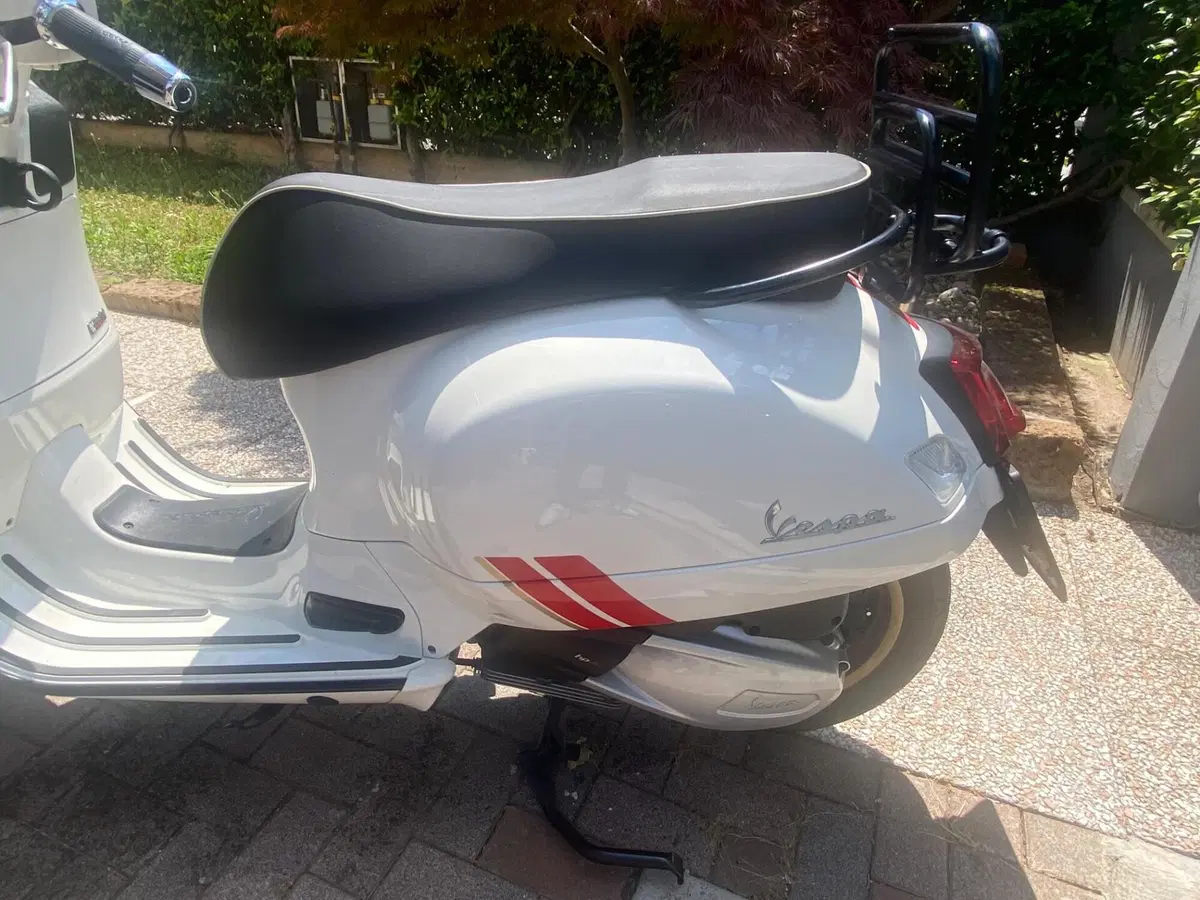Vespa GTS 300 Super Racing Sixties Hpe (2021 - 22) (3)