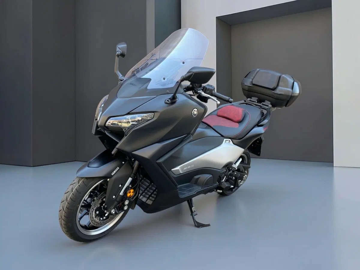 Yamaha T-Max 560 25th Anniversary (2026) (5)